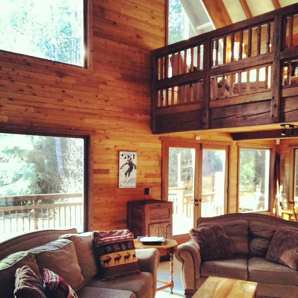 Great photo of the cabin's lodge and expansive great room
